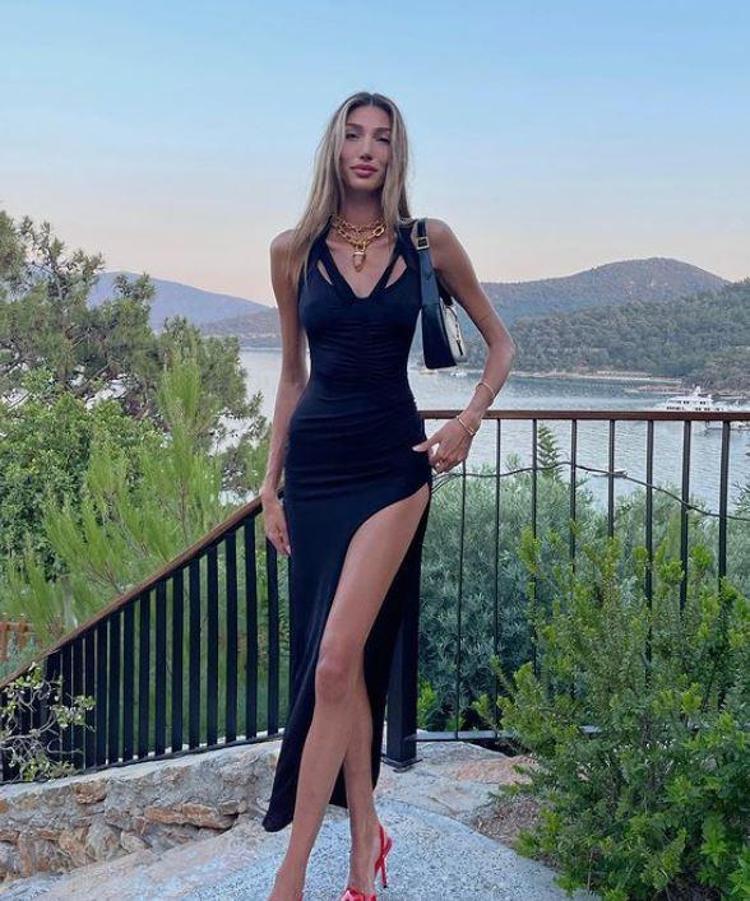 Şeyma Subaşı ile Şevval Şahin barıştı Eski dostlar Bodrumda tatil yapıyor