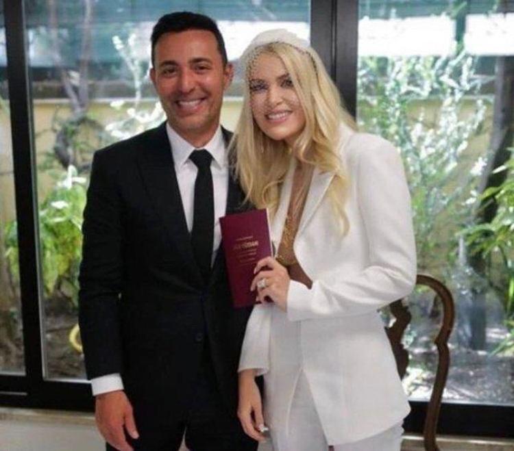 Mustafa Sandal ile Melis Sütşurup evlendi Romada evet dediler...