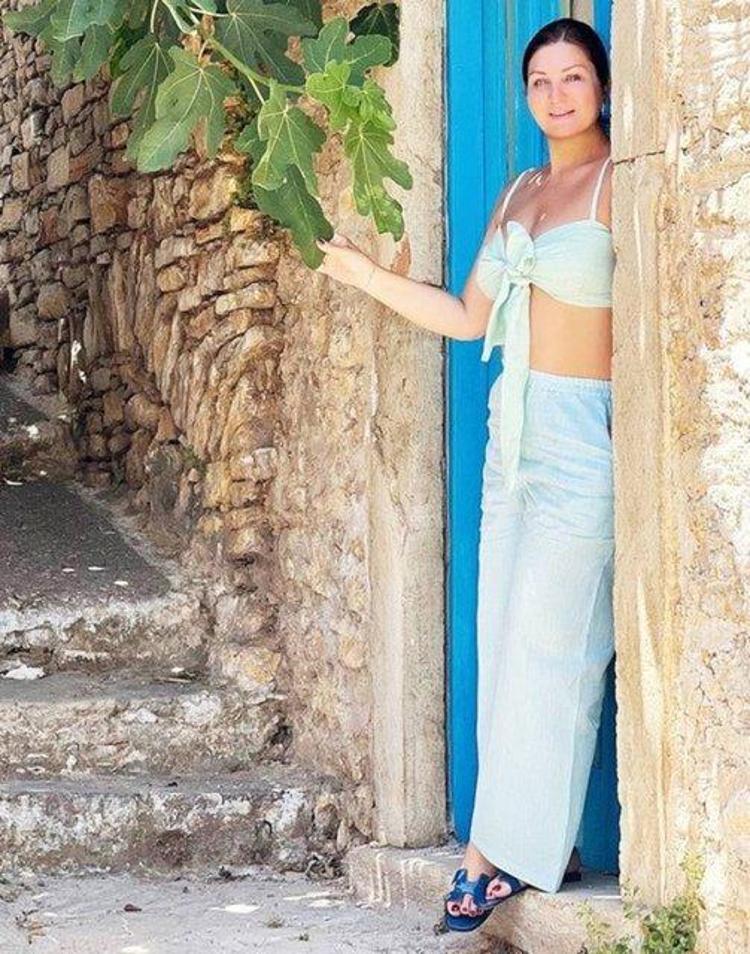Cansu Dere sezonu açtı Tatil pozları...