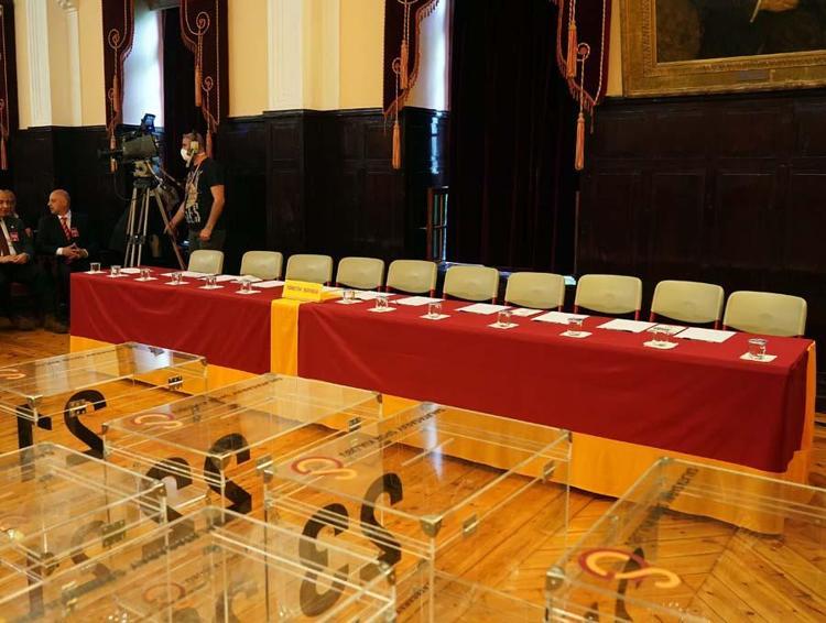 Galatasarayda kritik seçim Kim başkan olacak İşte Dursun Özbek ve Eşref Hamamcıoğlunun listesi... Oy verme işlemi sona erdi...