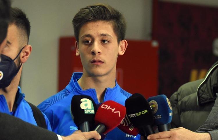 Herkes tatildeyken o antrenmandaydı Mesut Özili sildi süper yeteneği yeni lider yaptı