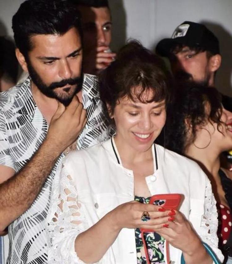 9 YAŞ KÜÇÜK AŞKIYLA EL ELE