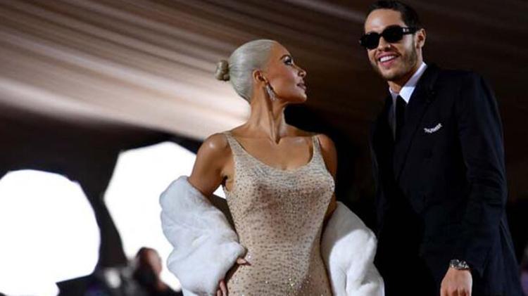 Kim Kardashianın canını sıkacak suçlama Marilyn Monroenun elbisesini bu hale getirdi
