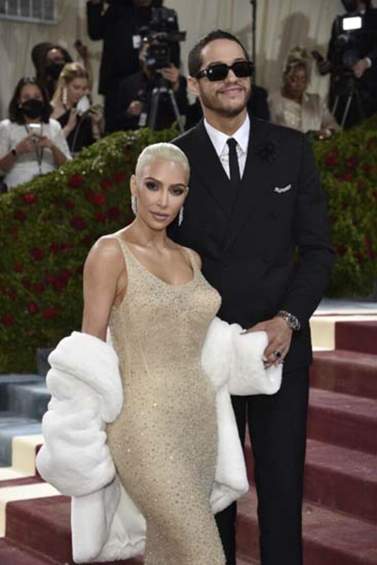 Kim Kardashianın canını sıkacak suçlama Marilyn Monroenun elbisesini bu hale getirdi