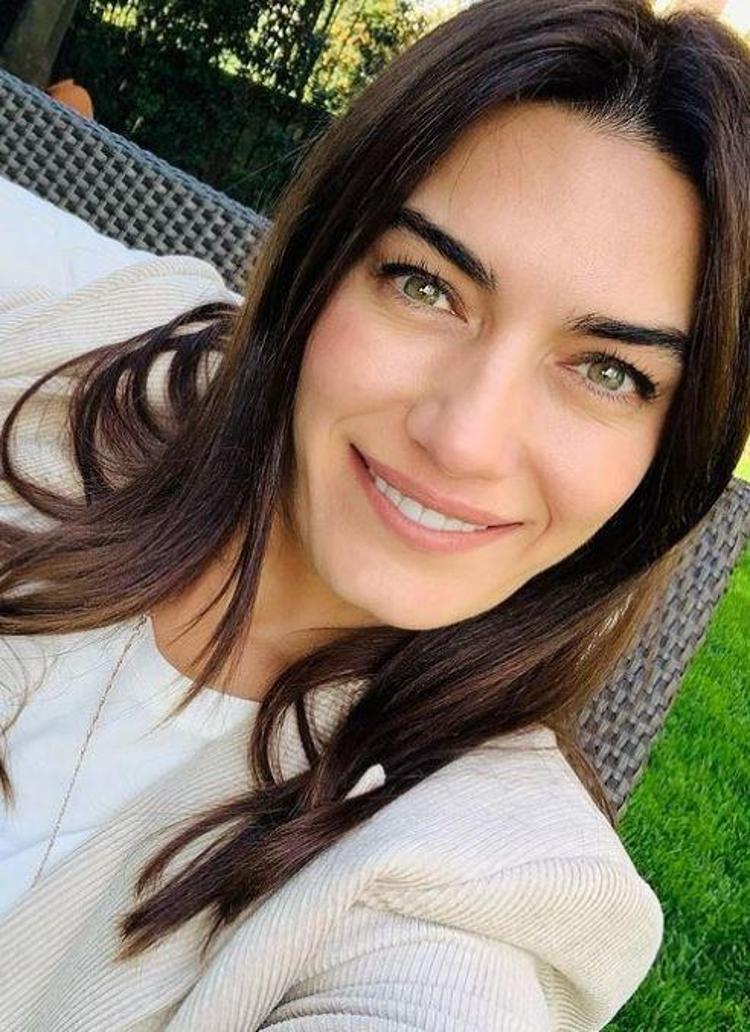 Kelebek Yazı partisine ünlü akını