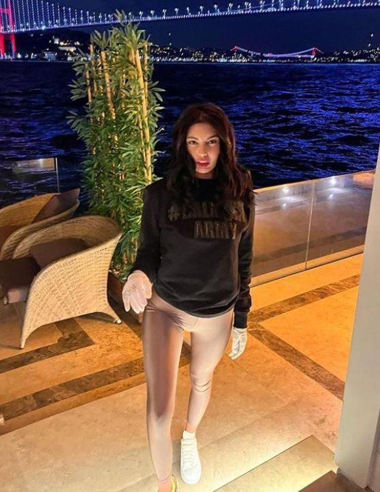 Bahar Candandan küvet paylaşımı Ben köpüksüz severim, ya siz
