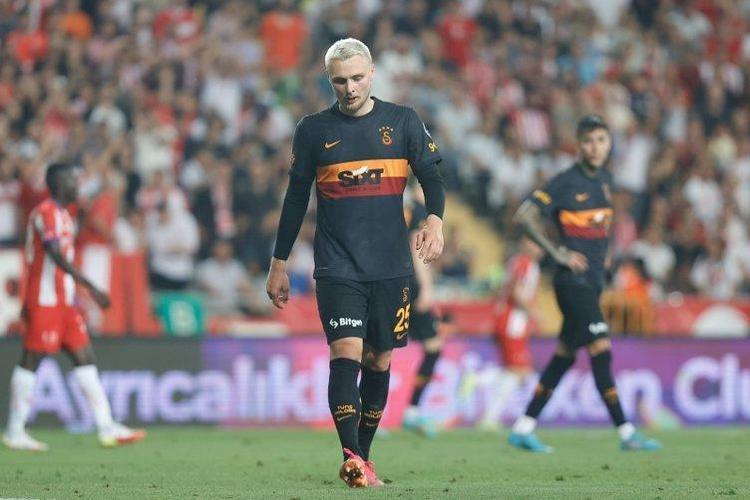 Galatasarayda ilk resmi ayrılık Abdürrahim Albayrak transfer etti Dursun Özbek gönderdi
