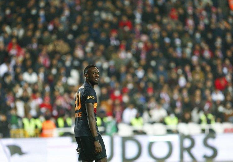 Galatasarayda ilk resmi ayrılık Abdürrahim Albayrak transfer etti Dursun Özbek gönderdi