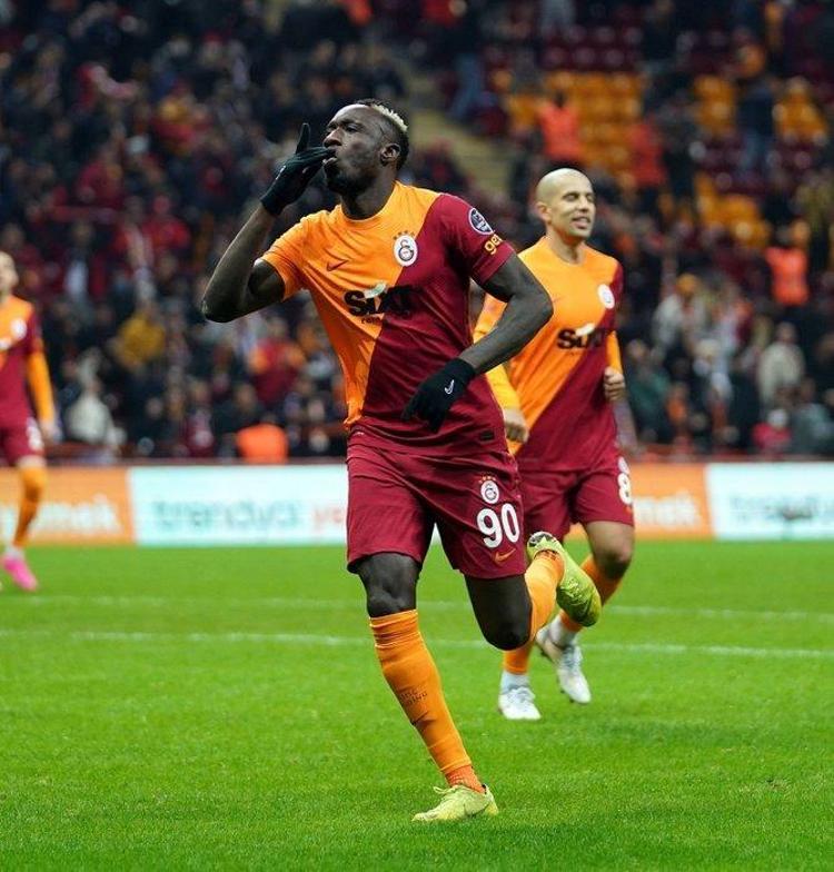 Galatasarayda ilk resmi ayrılık Abdürrahim Albayrak transfer etti Dursun Özbek gönderdi