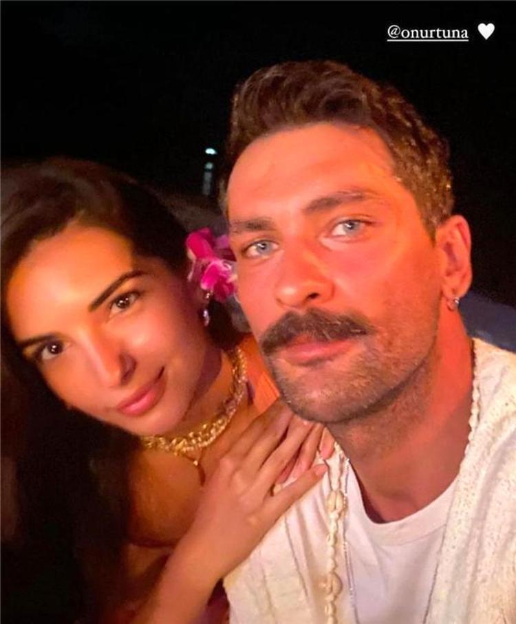 Onur Tuna gönlünü meslektaşı Yasemin Yazıcıya kaptırdı Aşıklardan ilk poz...