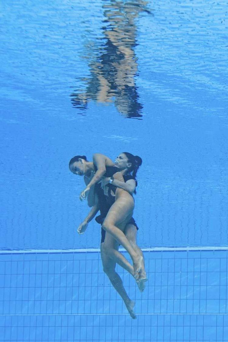Dünya Su Sporları Şampiyonasında korku dolu anlar ABDli yüzücü Anita Alvarez ölümden döndü...