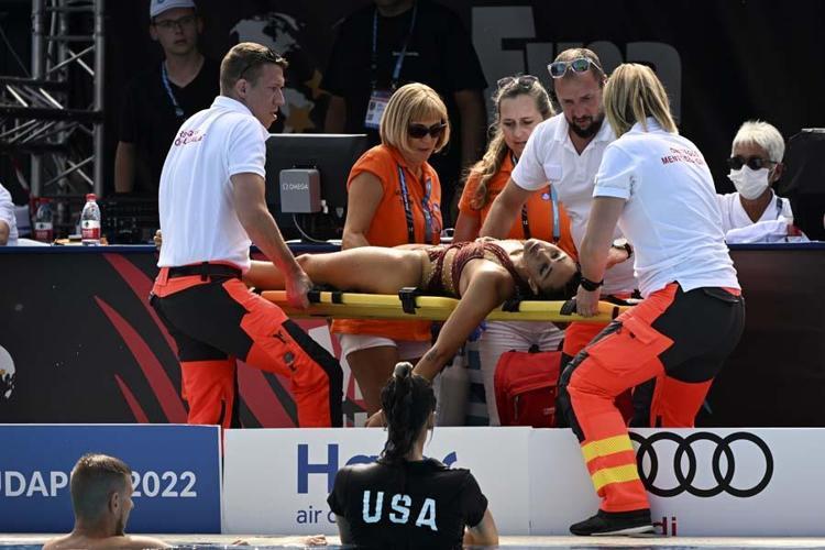 Dünya Su Sporları Şampiyonasında korku dolu anlar ABDli yüzücü Anita Alvarez ölümden döndü...