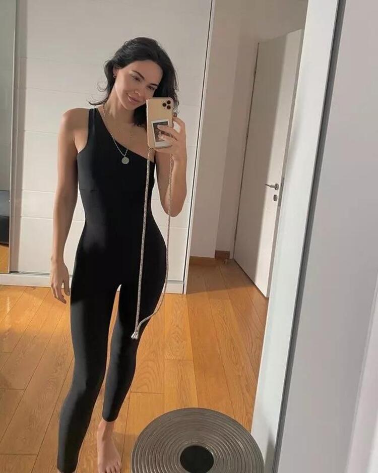 Zeynep Sever Demirel neon yeşili üçgen bikinisiyle nefes kesti