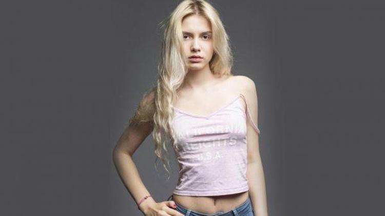 Aleyna Tilki bikinili pozuyla ortalığı yıktı Sütyensiz fotoğrafından sonra...