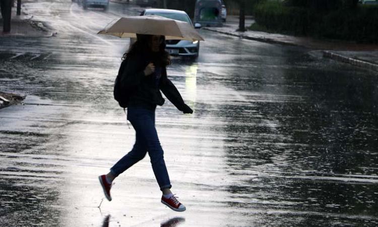 Çok kuvvetli geliyor, 60 ilde başlıyor Meteorolojiden son dakika sağanak açıklaması Sıcaklık 5 derece birden düşecek, flaş uyarı...