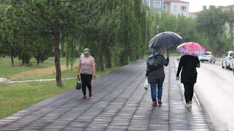 Çok kuvvetli geliyor, 60 ilde başlıyor Meteorolojiden son dakika sağanak açıklaması Sıcaklık 5 derece birden düşecek, flaş uyarı...
