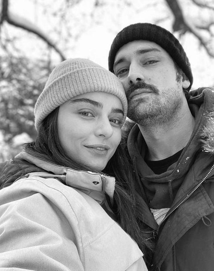 Alp Navruz ve Ayça Ayşin Turan tatilde aşka geldi Birbirlerini öpücüklere boğdular