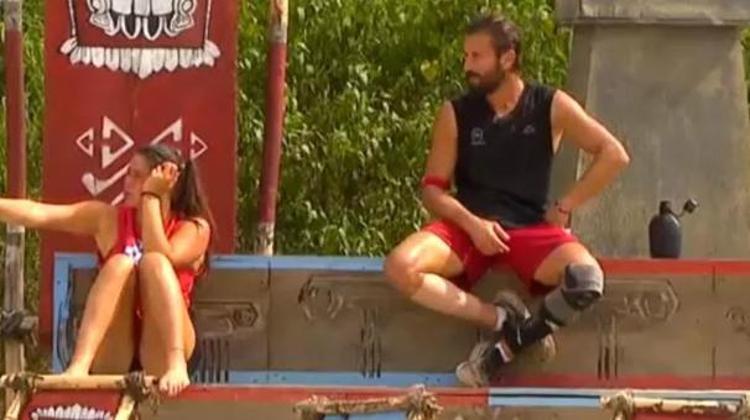 NİSA VE AYŞE ARASINDA SMS OYLAMASI