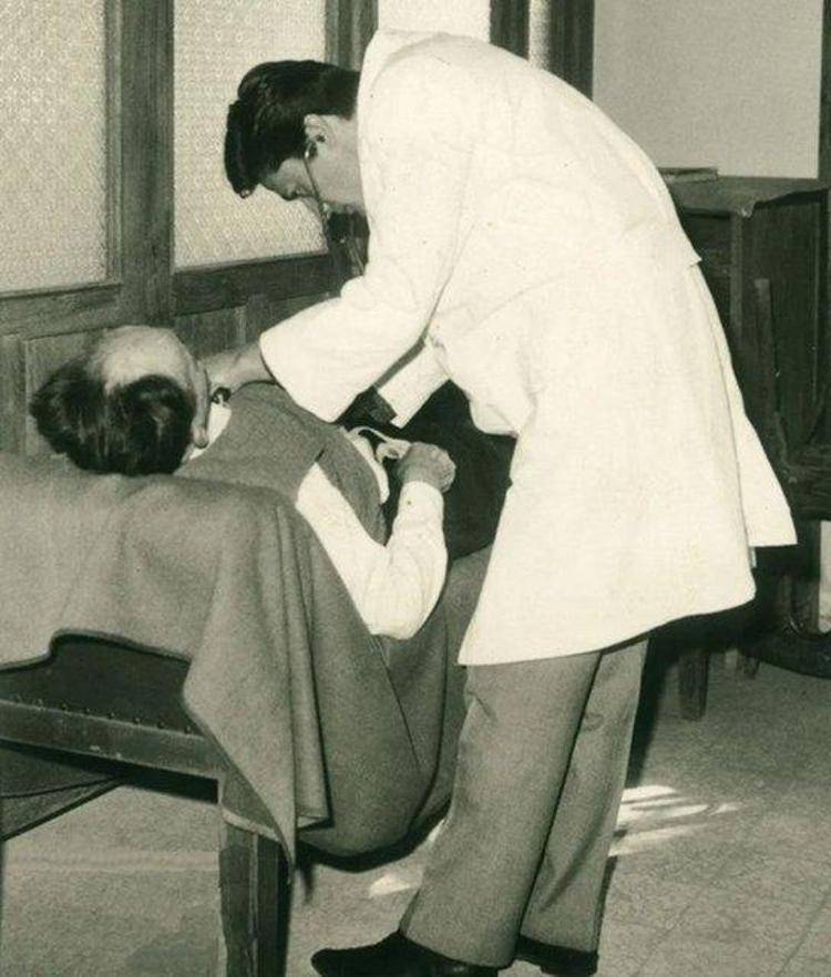 İLK MESLEĞİ DOKTORLUK