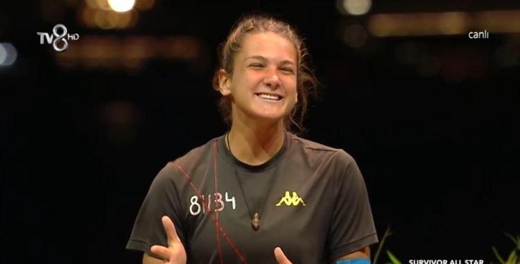 Survivor kim kazandı Survivor şampiyonu kim Survivor All Star 2022 şampiyonu kim oldu Survivor ikinci kim oldu Survivor şampiyonluğunu hangi yarışmacı kazandı Nisa mı Adem mi Survivor finalde kazanan isim belli oldu...
