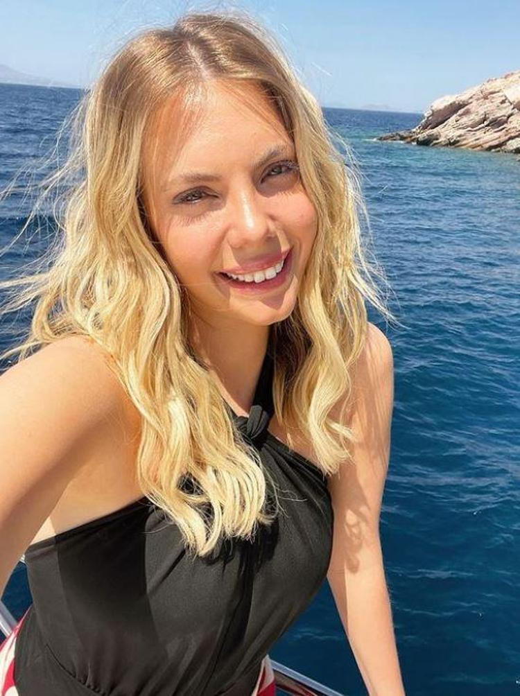 Eda Ece makyajsız halini paylaştı Beğeni ve yorum yağdı