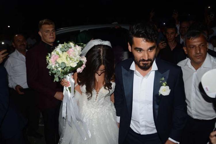 İlkay Gündoğan, babaocağında dünyaevine girdi İtalyan gelin, yoğun ilgiden rahatsız oldu