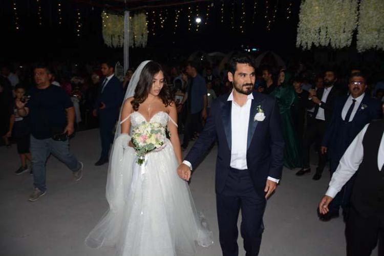 İlkay Gündoğan, babaocağında dünyaevine girdi İtalyan gelin, yoğun ilgiden rahatsız oldu