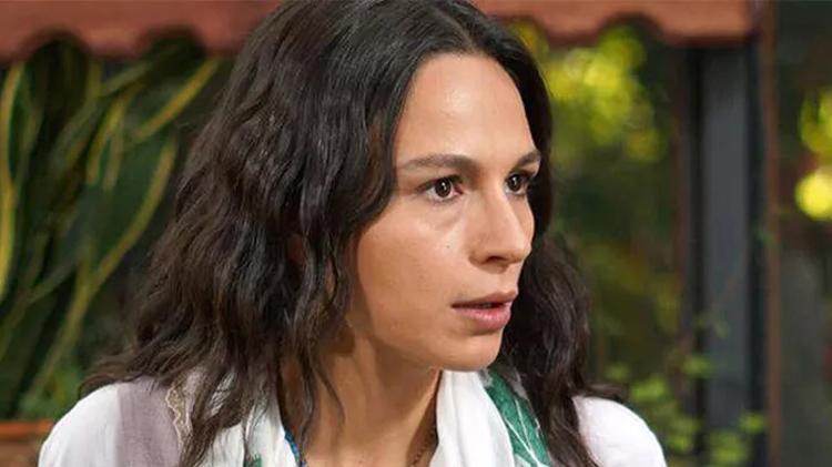 Selin Yeninci ATV üzerinde bikinili poz verdi,sosyal medya sallandı