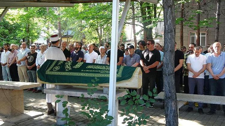 Ünlü oyuncu Nihat Altınkaya, bayram öncesi baba acısı yaşadı