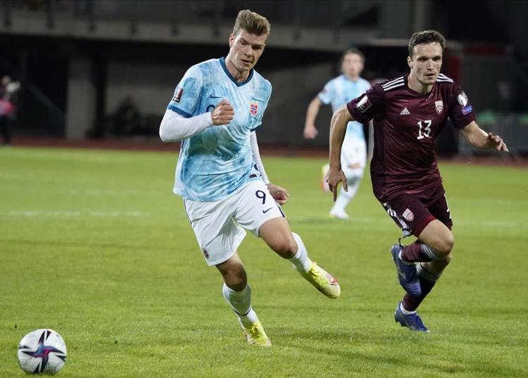 Fenerbahçede transferde Alexander Sörloth hamlesi Norveçli golcü olmazsa alternatifi hazır...