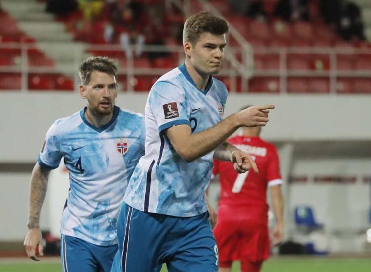 Fenerbahçede transferde Alexander Sörloth hamlesi Norveçli golcü olmazsa alternatifi hazır...