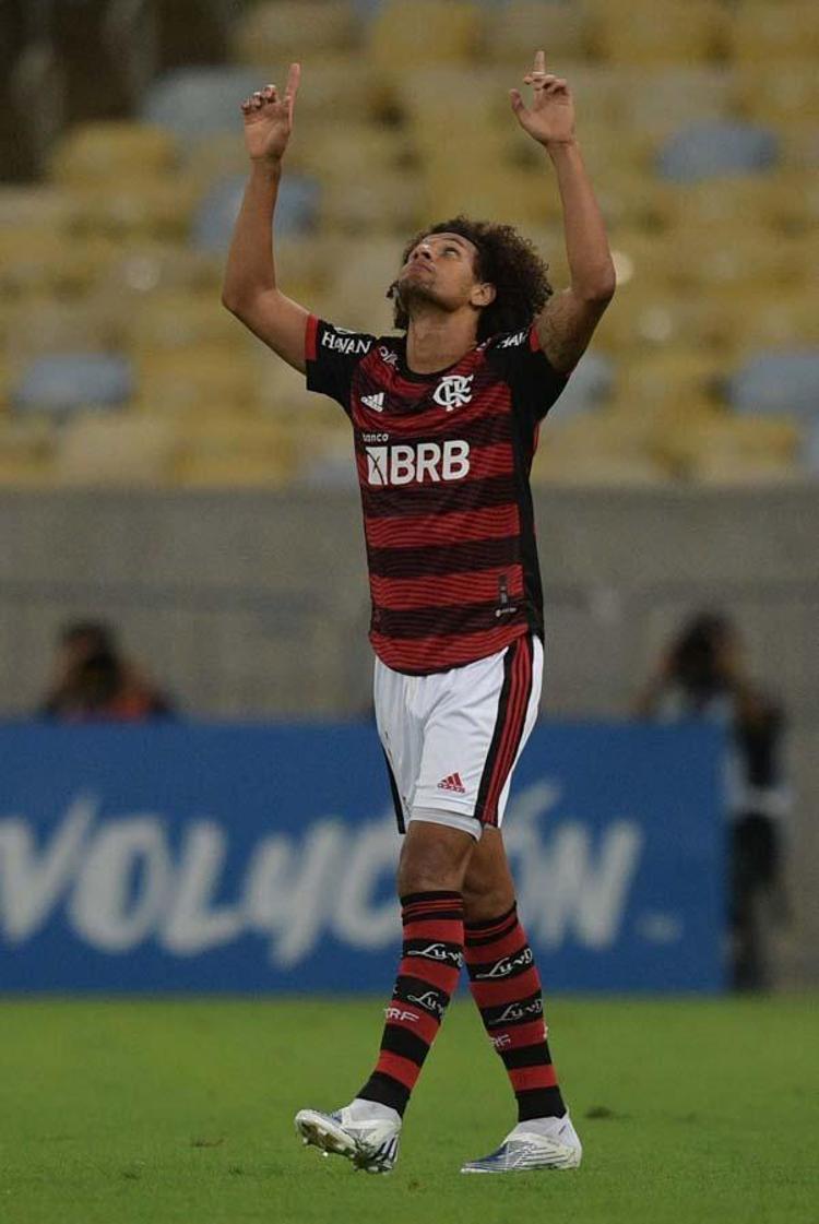 FLAMENGO KAPIYI 5 MİLYON EURODAN AÇTI
