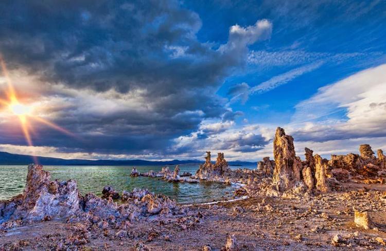 Mono Lake, Sierra Nevada, ABD)