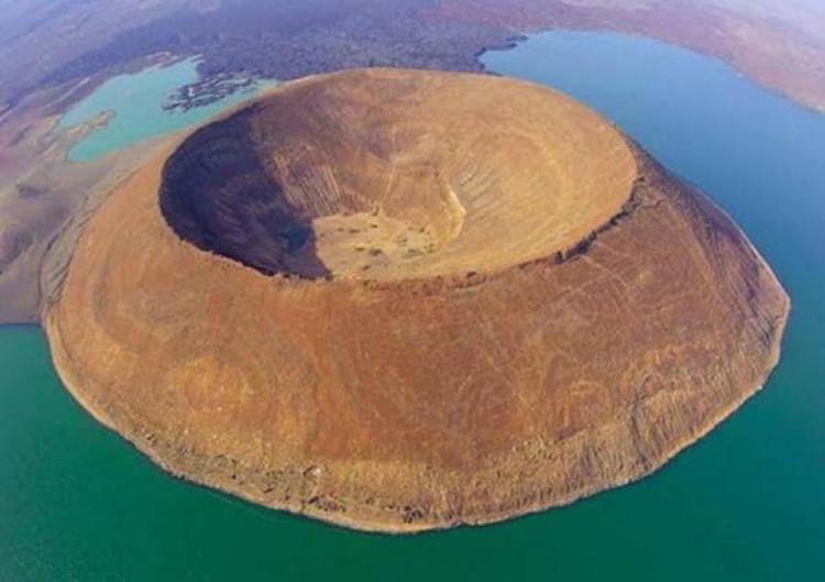 Nabiyotum Crater — Kenya