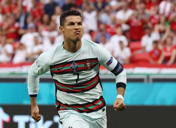 Cristiano Ronaldoyu Avrupanın devleri reddetti farklı bir coğrafyadan astronomik bir teklif geldi