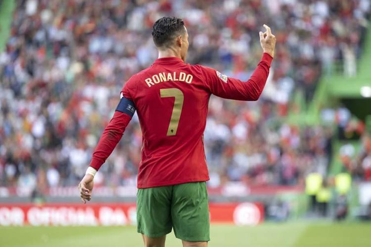Cristiano Ronaldoyu Avrupanın devleri reddetti farklı bir coğrafyadan astronomik bir teklif geldi