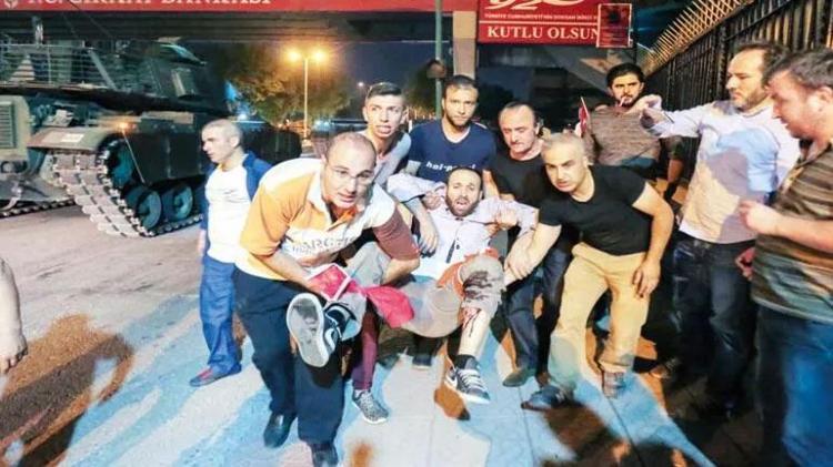 YANIMDAKİ İNSANLAR VURULDU