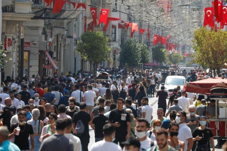 Hafta içi hafta sonu yasakları ile ilgili son dakika gelişmesi Vaka sayısı 40 kat arttı, açıklamalar peş peşe geldi, tam ve kısmi kapanma...