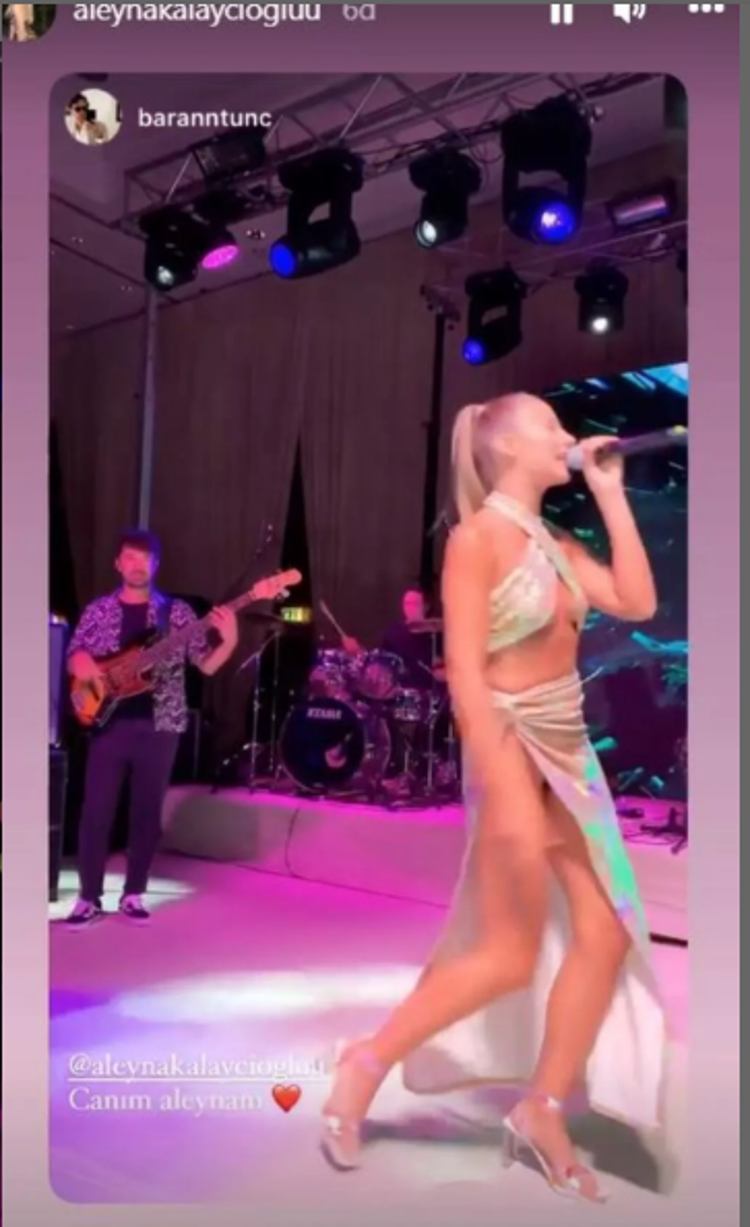 Aleyna Kalaycıoğlu düğündeki kıyafetiyle olay yarattı