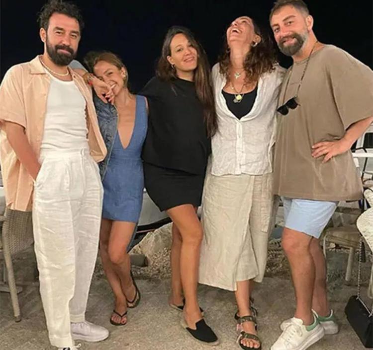 Gupse Özay yeni pozlarını paylaştı