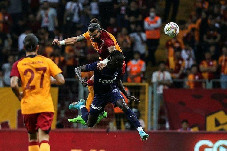 Şimdiye kadar hiç yazılmamıştı 6 numarada büyük sürpriz Kuzeyli futbolcudan zarar gelmez...