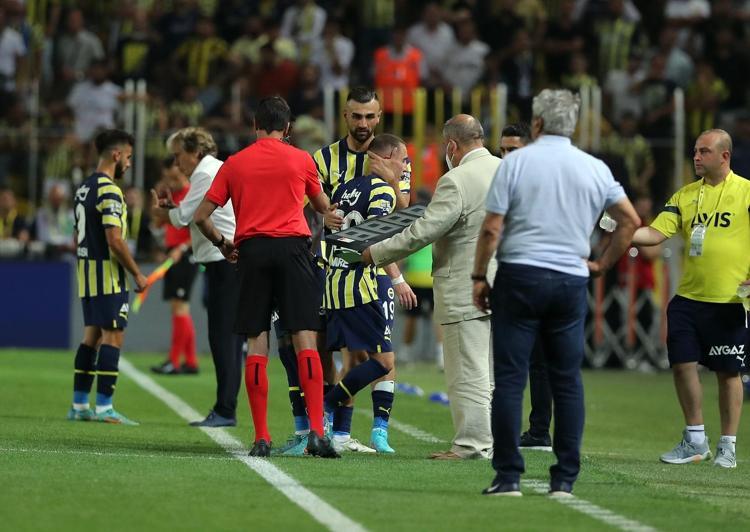 Jorge Jesus yeni transfere kariyerinin şokunu yaşattı Tepkiler çığ gibi