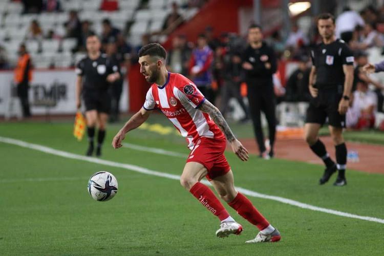DOĞUKAN SİNİK DE HULL CİTYDE