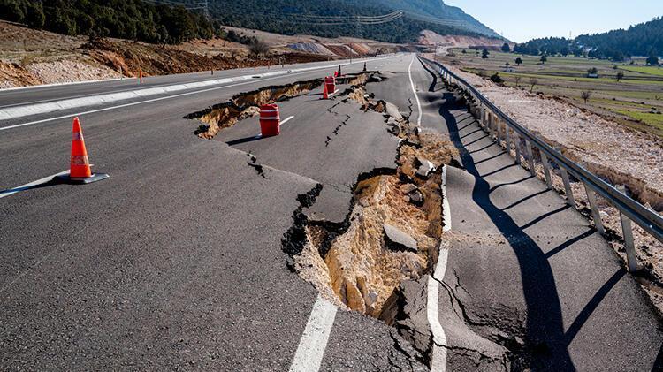 Deprem ile ilgili son dakika açıklaması Deprem olasılığı artık çok yüksek 45 ili 110 ilçeyi vuracak İstanbul, Ankara, İzmir...