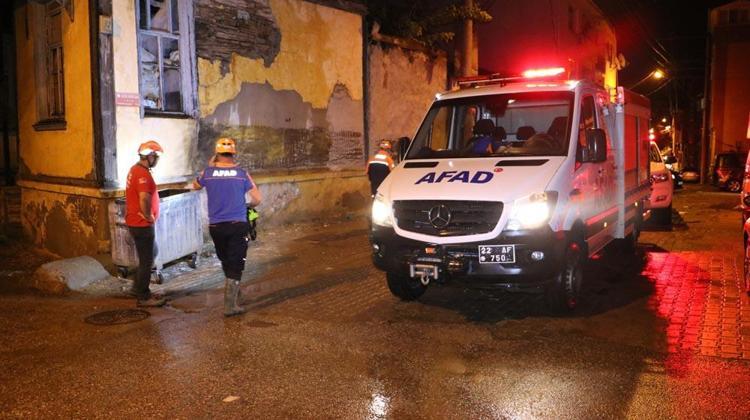 Edirneyi yaz ortasında sel vurdu Ev ve iş yerlerini su bastı, yollar göle döndü