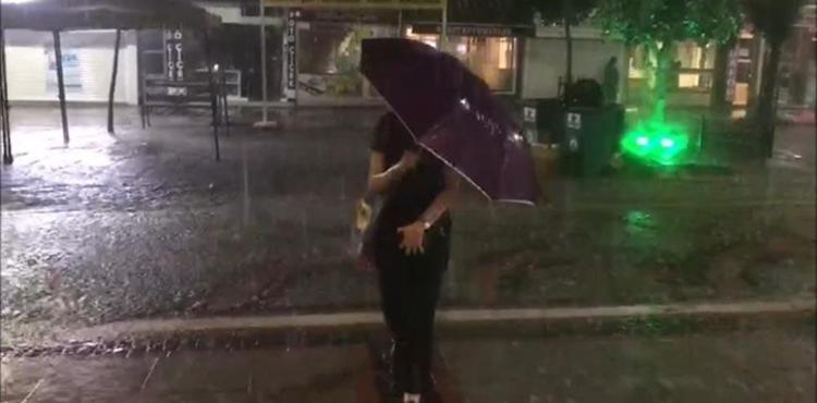 Edirneyi yaz ortasında sel vurdu Ev ve iş yerlerini su bastı, yollar göle döndü