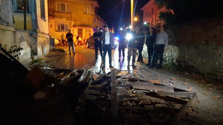 Edirneyi yaz ortasında sel vurdu Ev ve iş yerlerini su bastı, yollar göle döndü
