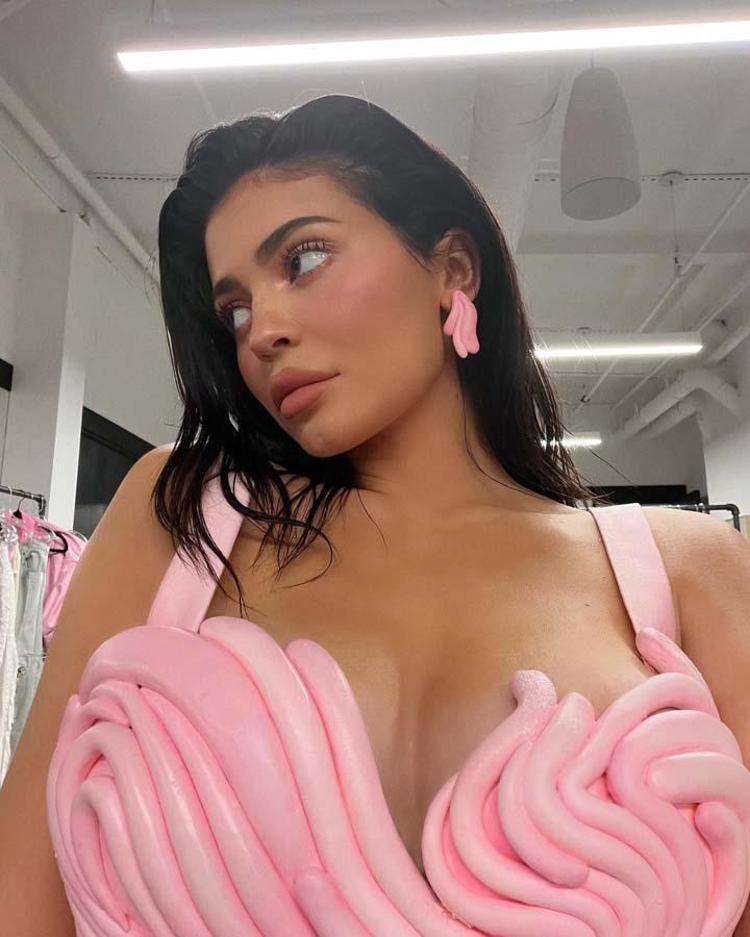 Instagramdan skandal güncelleme Kylie Jenner ve Kardashianlar hamlesi Zuckerberge geri adım attırdı...