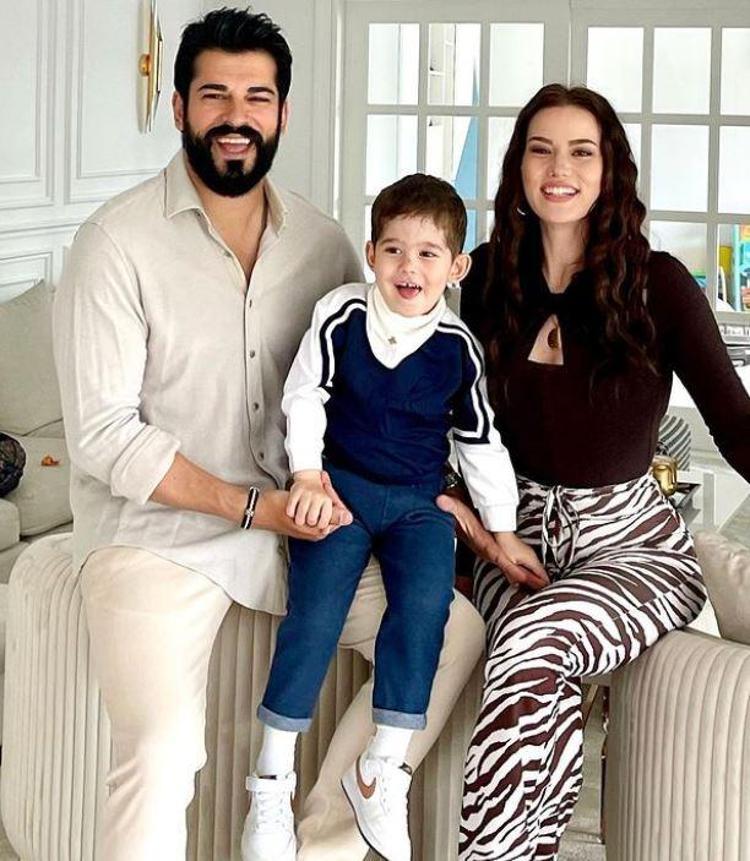 Burak Özçivitin 3.5 aylık hamile eşi Fahriye Evcen ve oğulları Karandan üzen haber