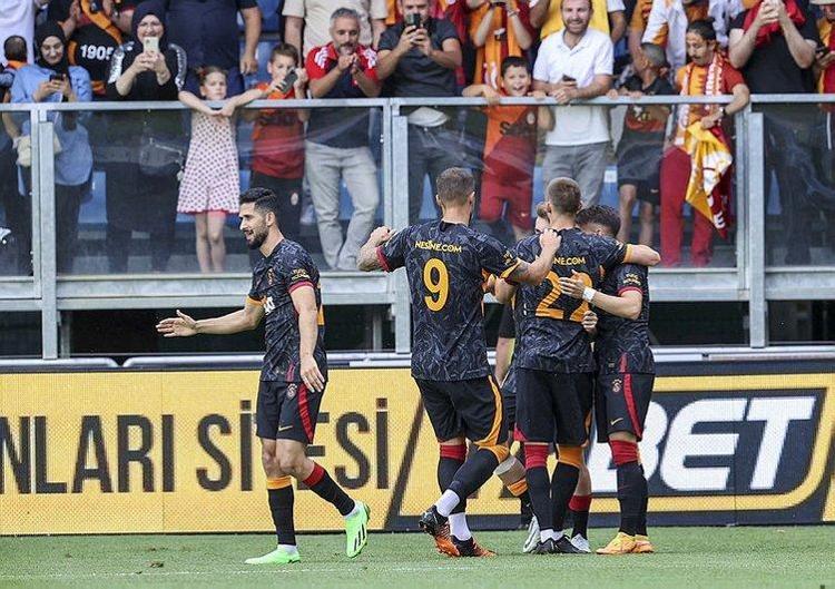 Dünya yıldızı bedavaya Galatasaraya geliyor 2011de Hazardın yerine girmiş Hiddinkli Milli Takımı perişan etmişti